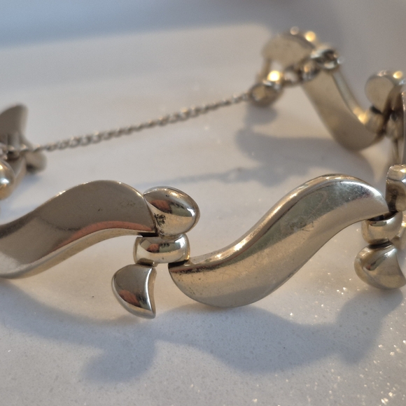 Monet Gold-Tone Bracelet - Picture 5 of 6